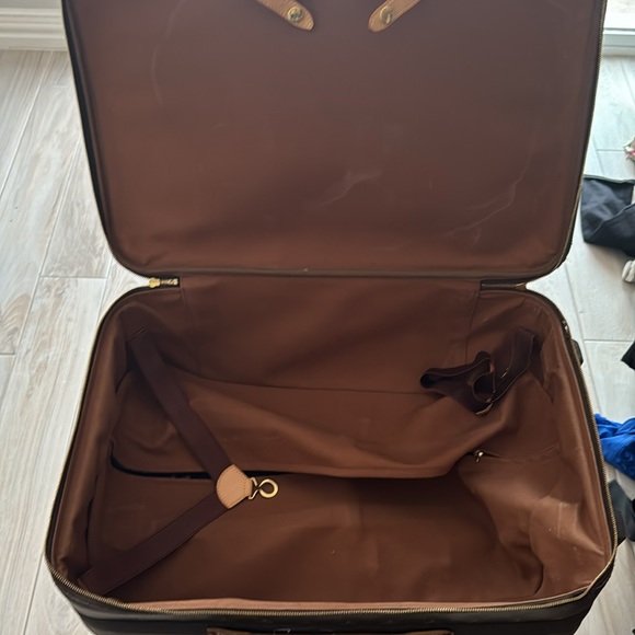 Louis Vuitton carry on bag - Picture 11 of 12